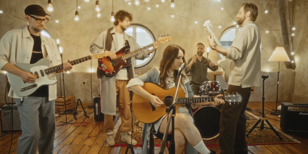 “Astro'n'out” prezentē jaunāko singlu “Garlaicīgi nav”.