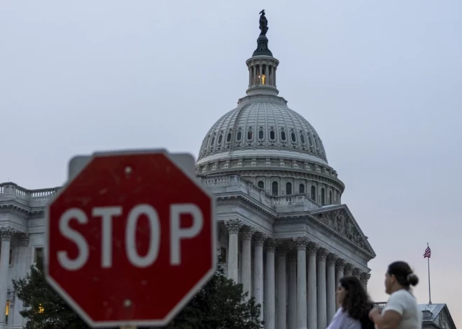 Впервые за 7 лет: работа правительства США приостановлена