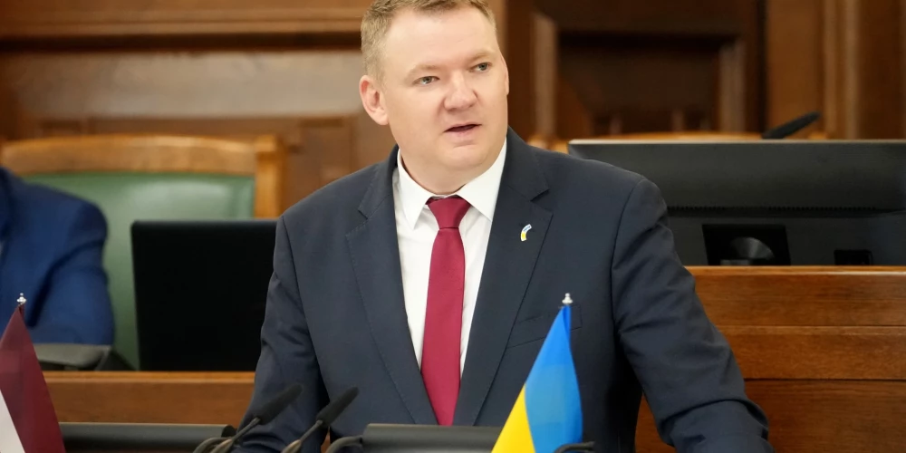 Opozīcijā esošā "Apvienotā saraksta" Saeimas deputāts Edvards Smiltēns.