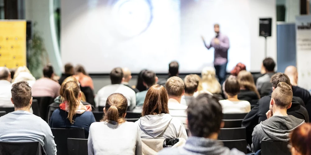 В Риге и регионах часть учеников бросает профобразование из-за языка.