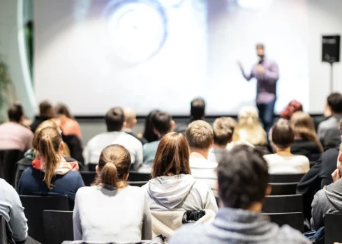 В Риге и регионах часть учеников бросает профобразование из-за языка.