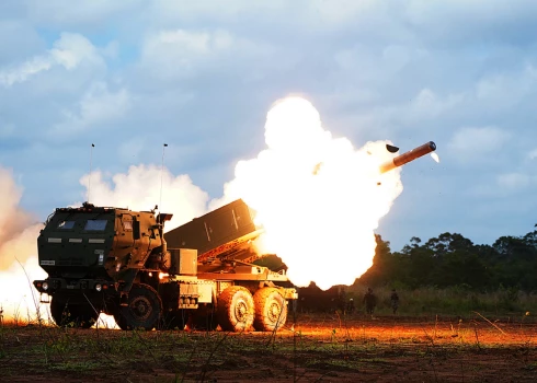 Tallina parakstījusi līgumu ar ASV par tālas darbības rādiusa ATACMS raķešu un HIMARS sistēmu piegādi.