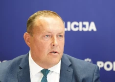 Augusta beigās aizdomās par spiegošanu apcietinātā persona ir no privātā sektora, atklāj ministrs