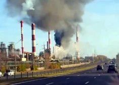 VIDEO: Jaroslavļā aizdegusies viena no Krievijas lielākajām naftas pārstrādes rūpnīcām