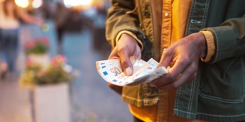 Отложить на пенсию или потратить?