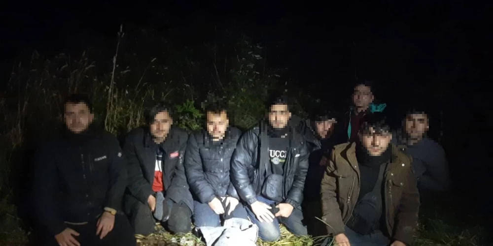 Par valsts robežu nelikumīgi šķērsojušu personu pārvadāšanu aizturēts Latvijas pilsonis. 