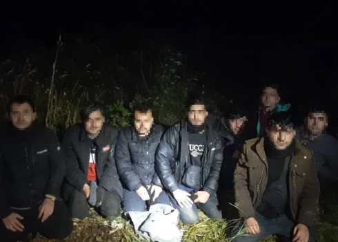 Par valsts robežu nelikumīgi šķērsojušu personu pārvadāšanu aizturēts Latvijas pilsonis. 