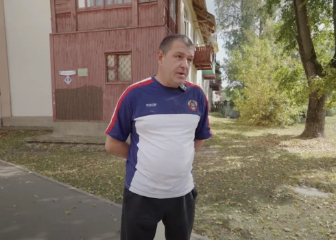 Jekaterinas Burnaškinas tēvs Aleksejs.