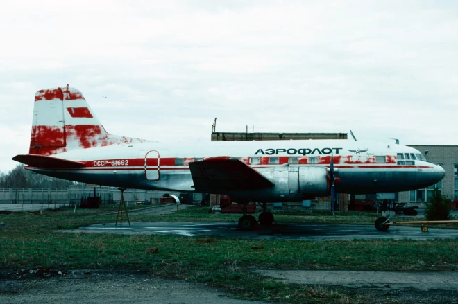 Viena no padomju lidmašīnām ar kurām okupācijas laikā “Aeroflot” nodrošināja iekšzemes avioreisus – IL-14.