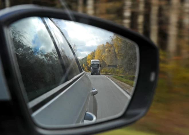 Kāpēc pa Latvijas ceļiem tik grūti braukt pēc noteikumiem?