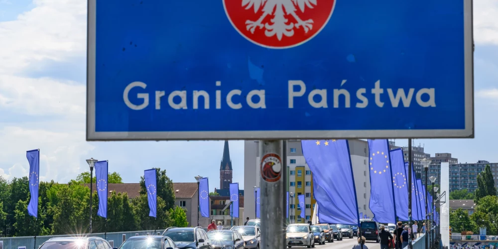 Transporta sastrēgums uz Polijas un Vācijas robežas (foto: Scanpix / dpa / picture-alliance)