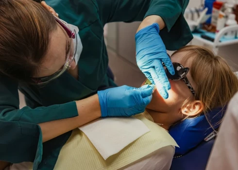 Финансирование детской стоматологии выросло на 80%, но очереди не исчезли.