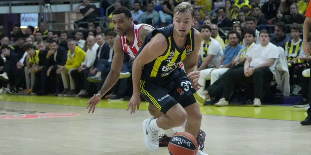 Iepriekšējā sezonā Artūrs Žagars ar "Fenerbahce" kļuva gan par Eirolīgas čempionu, gan par Turcijas čempionu, kā arī tās kausa un superkausa ieguvēju
