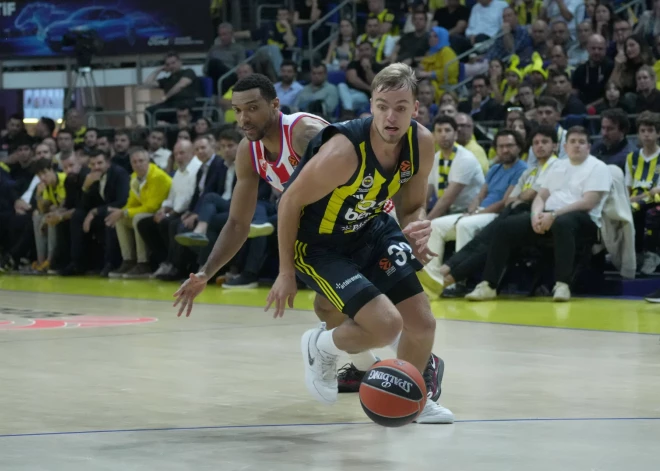 Kamēr Artūrs Žagars ārstē traumu, viņa "Fenerbahce" sakauj "Paris" Eirolīgas spēlē
