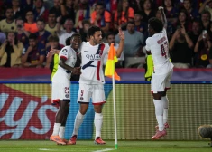 "Barcelona" saņem aukstu dušu no PSG, ar Holanna diviem vārtiem nepietiek "City" uzvarai Monako: pēdējo sekunžu drāmas Čempionu līgā