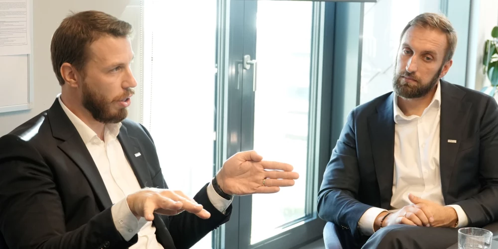"RB Rail" valdes priekšsēdētājs Marko Kivila (no kreisās) un finanšu direktors Ojārs Daugavietis.