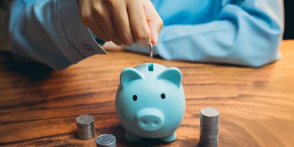 Копить или не копить? Латвийцы выбирают второй вариант.