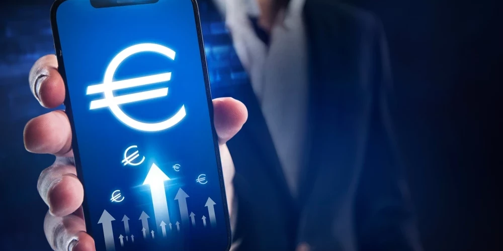 Деньги продолжают совершенствоваться.