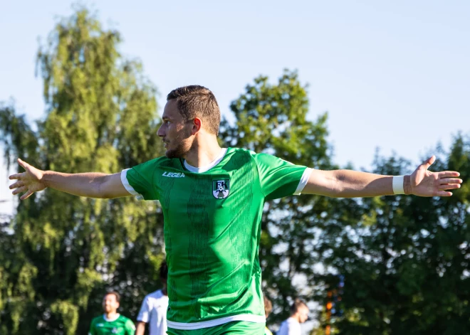 Uz Latvijas futbola izlasi pirmo reizi izsaukti divi Virslīgas spīdekļi
