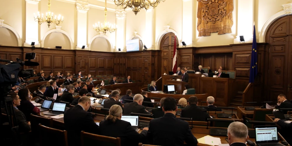 Внеочередное заседание Сейма должно показать, удастся ли парламенту выйти из политического кризиса и сохранить стабильность правительства.