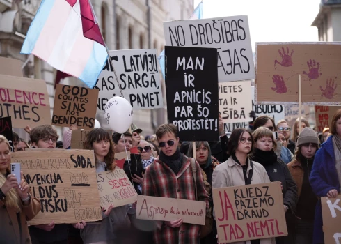 Virkne NVO pie Saeimas protestē pret izstāšanos no Stambulas konvencijas.