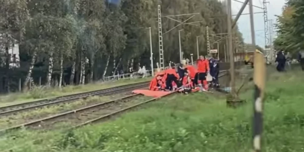 Nelaimes vieta pie Imantas dzelzceļa stacijas (ekrānuzņēmums no Eugene Osipov / Facebook video)