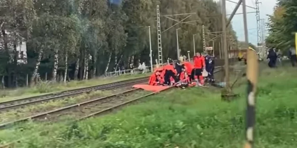 Nelaimes vieta pie Imantas dzelzceļa stacijas (ekrānuzņēmums no Eugene Osipov / Facebook video)
