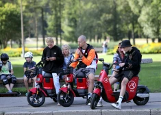 После трагедии в Иманте мэр Риги потребовал убрать транспорт Ride Mobility с улиц города