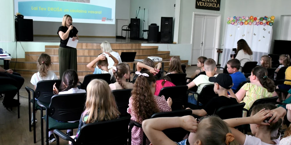 Каждое третье учебное заведение в Латвии сталкивается с трудностями при переходе.