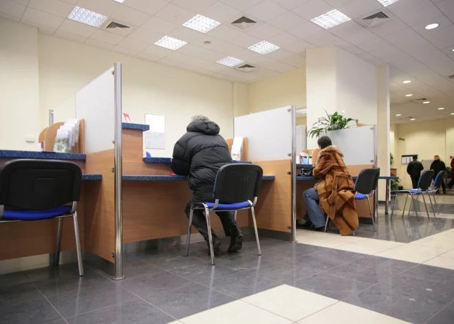 Латвийских банкиров заставят выйти в народ, оказывая услуги и в малых городах. Уже озвучен их список