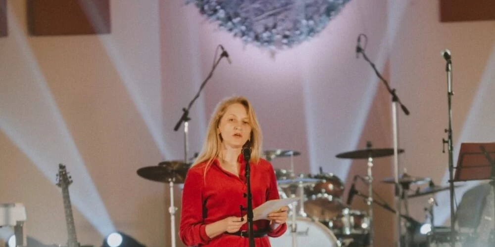 Par dzejas slama “Rogovkys dzejis voga 2025” uzvarētāju kļuvusi literatūras debitante Valija Platace.