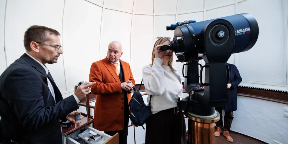 Debesis nu var vērot ar jauno teleskopu (foto: Toms Norde)