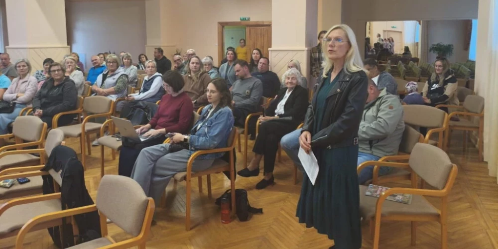 Kā norāda pašvaldība, īpaši kareivīgi noskaņoti bija Kolberģa ciema iedzīvotāji, no kuriem lielākā daļa norādīja, ka nevēlas pievienoties pilsētai. 