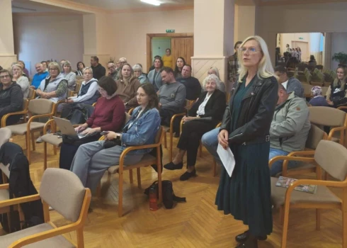 Kā norāda pašvaldība, īpaši kareivīgi noskaņoti bija Kolberģa ciema iedzīvotāji, no kuriem lielākā daļa norādīja, ka nevēlas pievienoties pilsētai. 