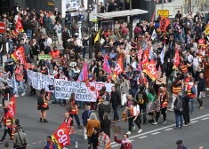 Francijā tūkstoši protestē pret taupības pasākumiem