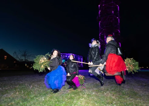 Kalsnavas arborētumā gaidāma maģiskā “Raganu slotu balle”. 