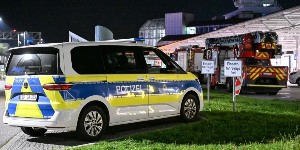 Minhenes lidostā atcelti reisi dronu dēļ.
