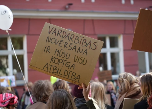 Ziņojumā par Stambulas konvencijas ieviešanas pasākumiem uzsver palīdzību vairākiem simtiem vardarbībā cietušo ik gadu.