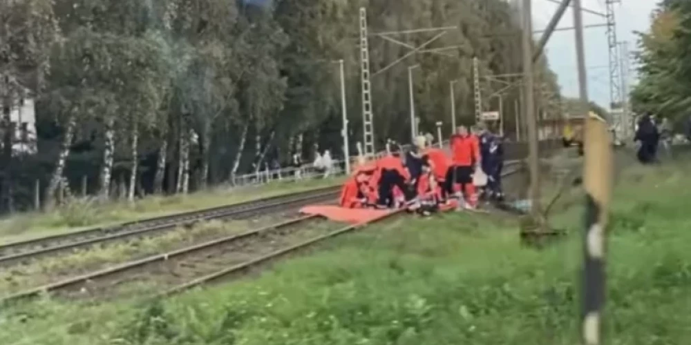 Traģēdiju pie Imantas izraisīja divu vilcienu sakritība.