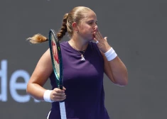 Aļona Ostapenko divos setos sasniedz prestižā Pekinas "WTA 1000" dubultspēļu turnīra pusfinālu