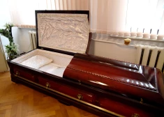 Piešķirtie līdzekļi bijuši nesamērīgi: Latvijā plānots ieviest griestus apbedīšanas pabalstiem