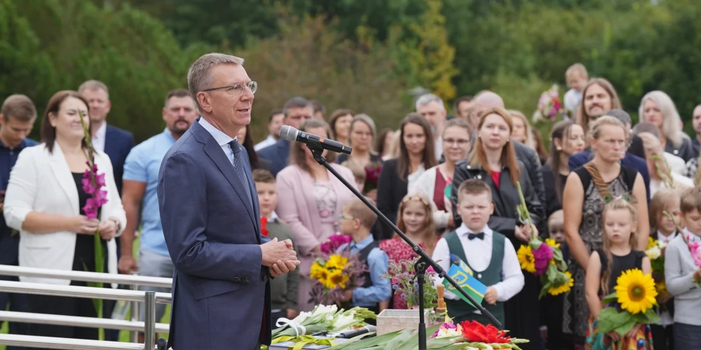 Valsts prezidents Edgars Rinkēvičs sveic Latvijas pedagogus Skolotāju dienā.