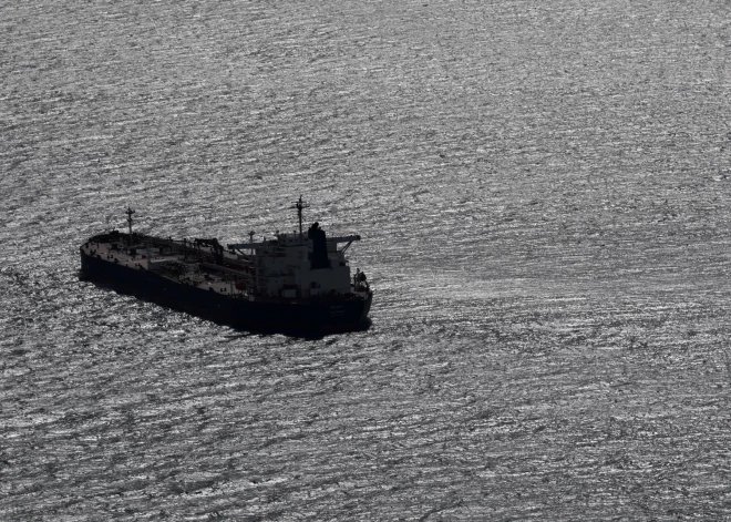 Francijā aizturētais Krievijas tankkuģis “Boracay” turpina ceļu uz Suecu