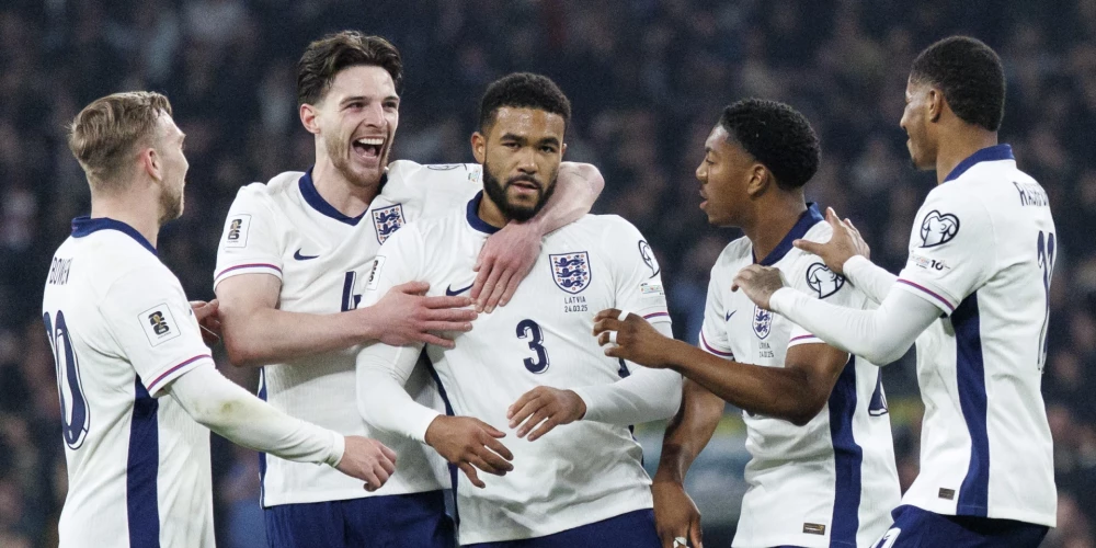 Anglijas izlases futbolisti svin gūtos vārtus pirmajā mačā pret Latviju. 