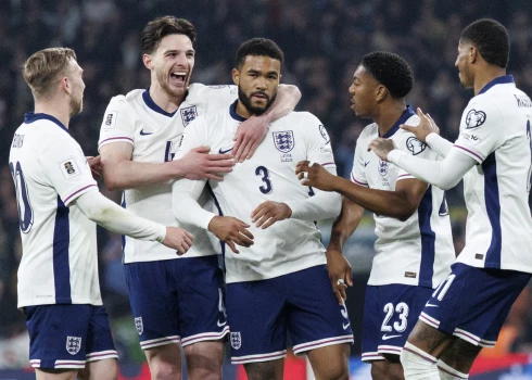 Anglijas izlases futbolisti svin gūtos vārtus pirmajā mačā pret Latviju. 