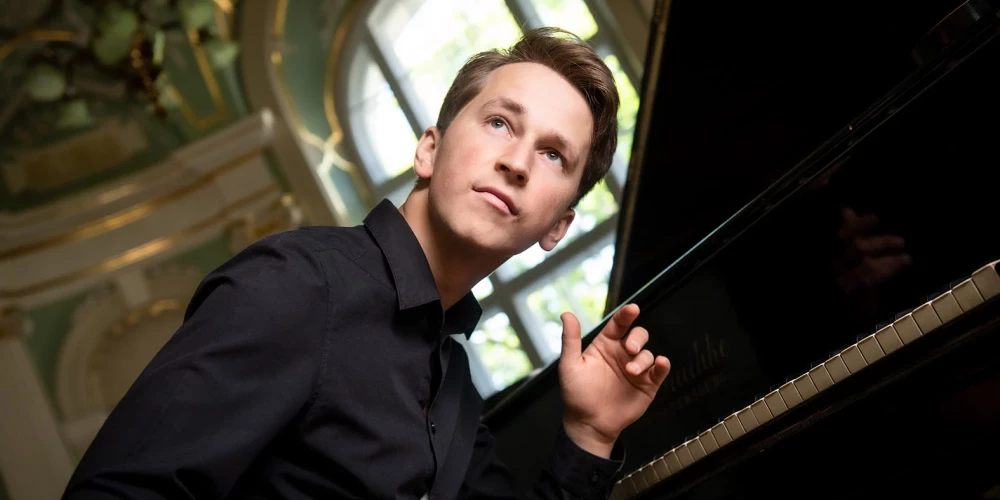 viens no daudzsološākajiem Latvijas jaunās paaudzes pianistiem – Daumants Liepiņš.