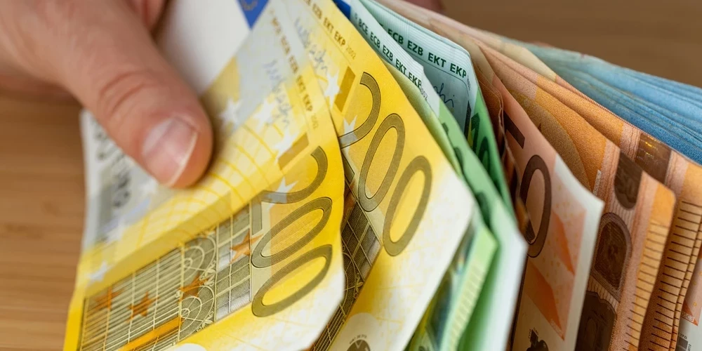 Starptautiskas PVN krāpšanas shēmas dalībniekam piespriež cietumsodu un vairāk nekā viena miljona eiro naudas sodu.