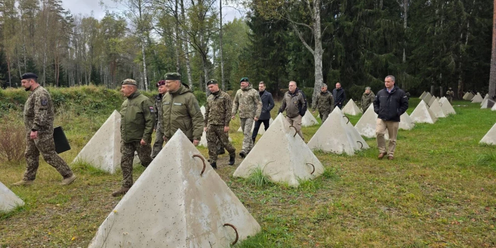  Latvijas, Lietuvas, Igaunijas un Polijas sabiedrotie apspriež Baltijas Aizsardzības līnijas stiprināšanu .