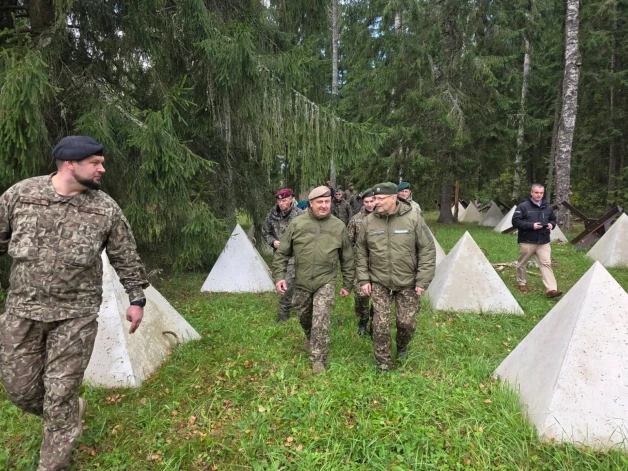  Latvijas, Lietuvas, Igaunijas un Polijas sabiedrotie apspriež Baltijas Aizsardzības līnijas stiprināšanu.
