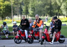 Прокат мини-мопедов Ride продолжается - за работу вопреки запрету фирма получит штраф